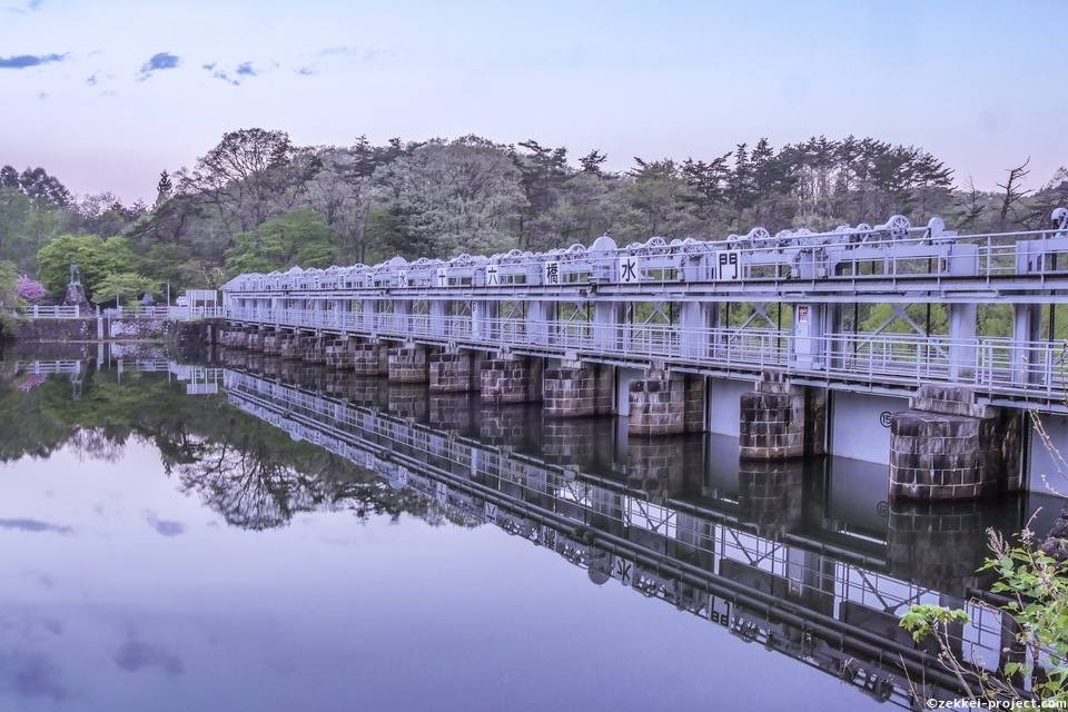 日橋川の水面に映る十六橋水門のリフレクション 死ぬまでに行きたい 世界の絶景