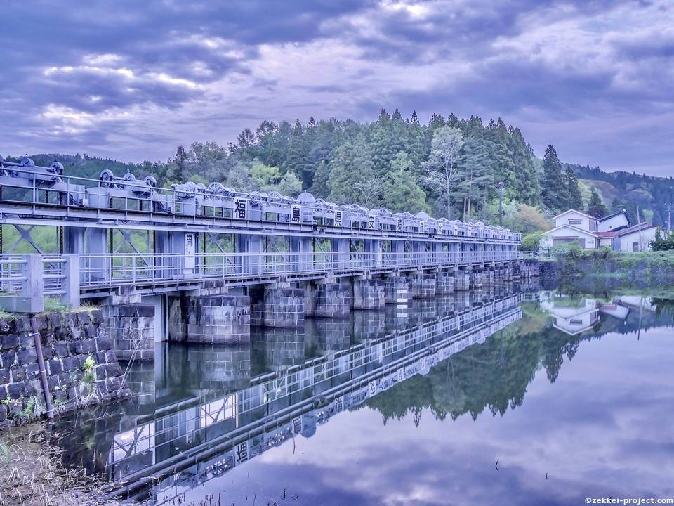 日橋川の水面に映る十六橋水門のリフレクション 死ぬまでに行きたい 世界の絶景
