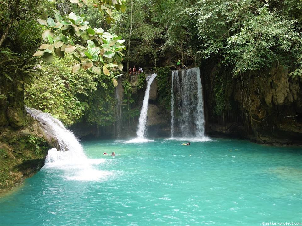 エメラルドグリーンの滝壺で泳げる セブ島 カワサン滝 死ぬまでに行きたい 世界の絶景