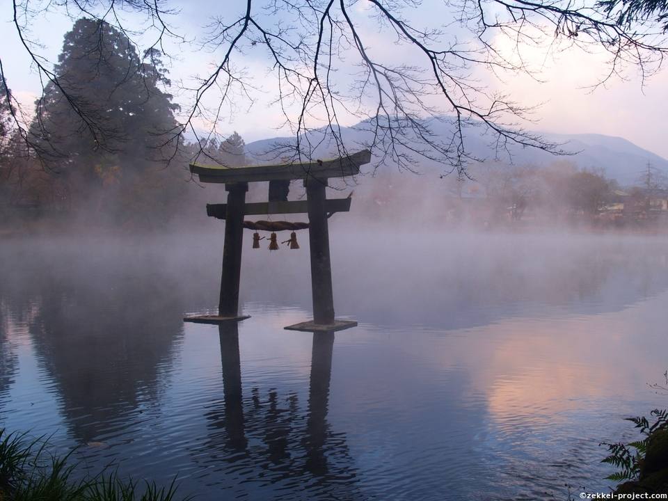 冬の湯布院 金鱗湖の朝霧 死ぬまでに行きたい 世界の絶景