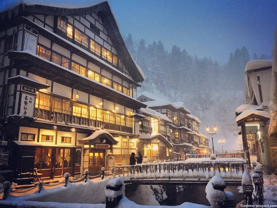 雪の中の銀山温泉 死ぬまでに行きたい 世界の絶景